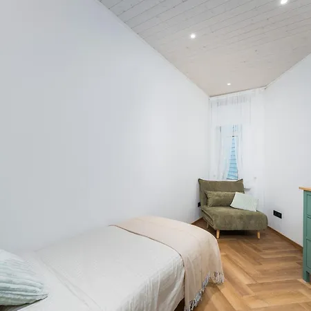 Tallinna Mnt 18 * Pärnu